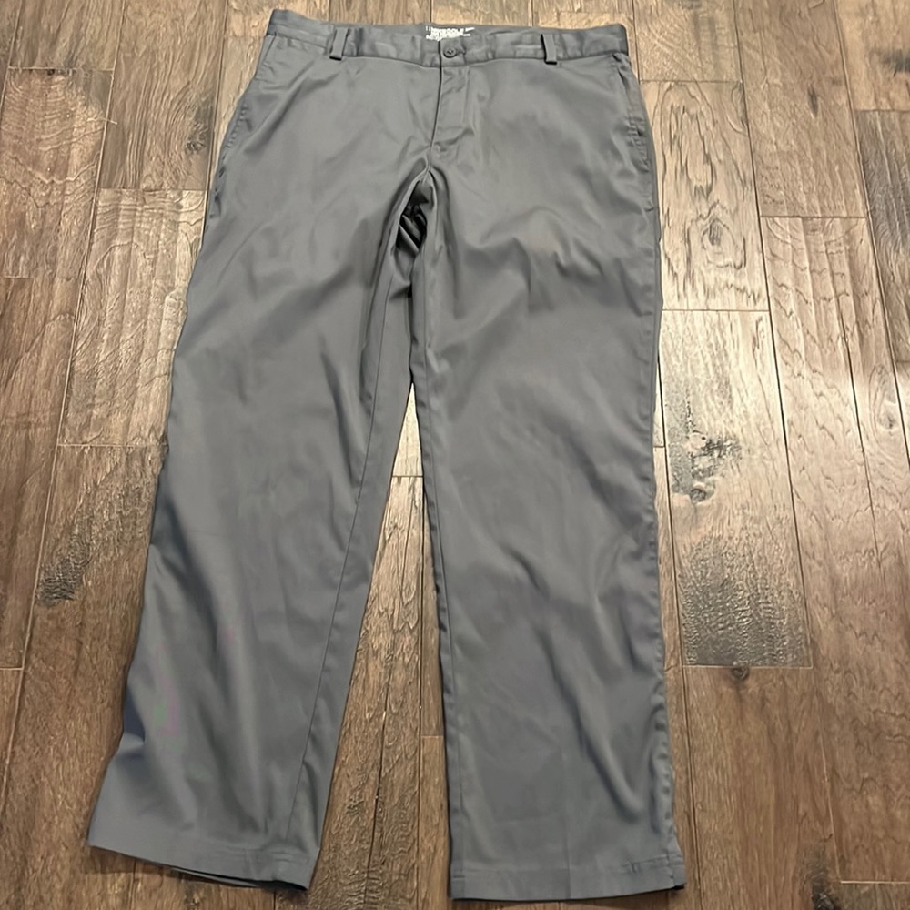 Mens Nike golf pants color gray 34 waist 30 length in great condition